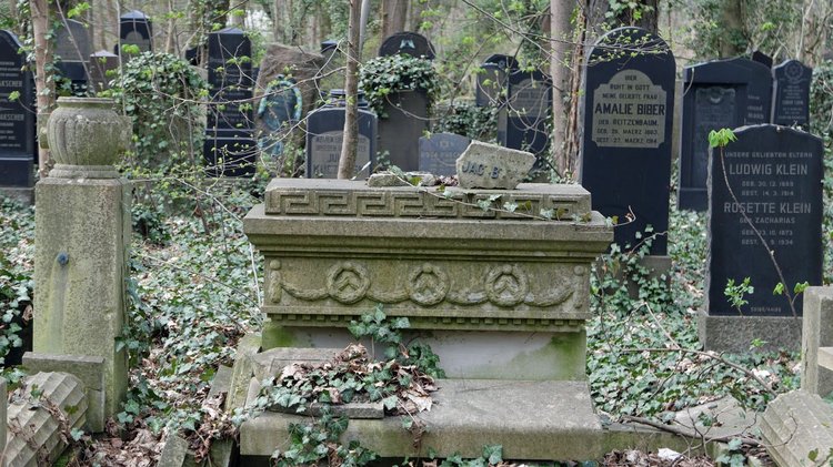 Gräber auf dem Jüdischen Friedhof Weißensee