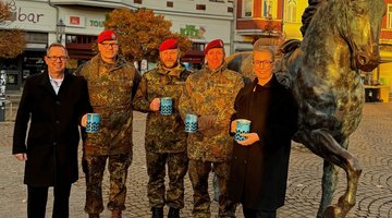 Sammlung mit dem Karrierecenter der Bundeswehr und Bezirksbürgermeister Igel (Treptow-Köpenick)
