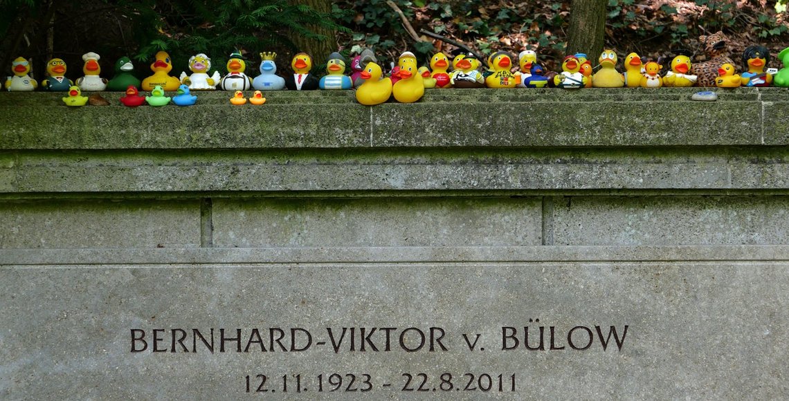 Das Grab von Loriot auf dem Waldfriedhof Heerstraße (Ausschnitt)
