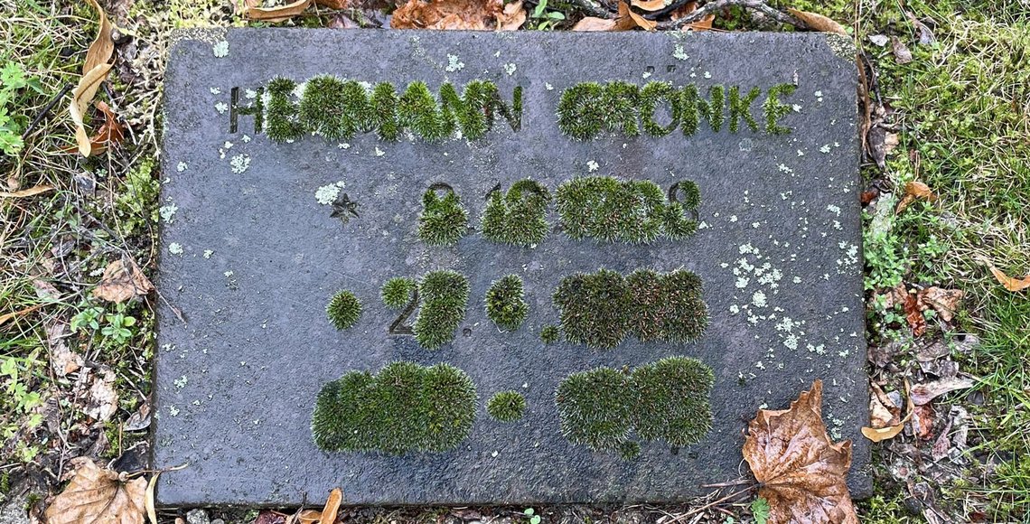 Ein Kissenstein auf dem St.-Philippus-Apostel-Friedhof