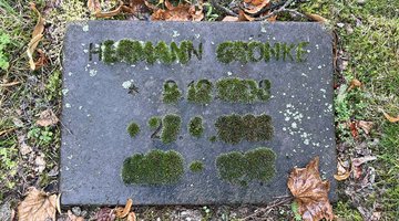 Ein Kissenstein auf dem St.-Philippus-Apostel-Friedhof