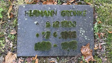 Ein Kissenstein auf dem St.-Philippus-Apostel-Friedhof